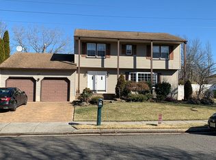 39 Hansen Dr, Edison, NJ 08820