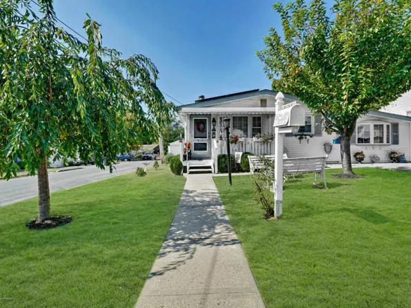 810 Prospect Ave, Keyport, NJ 07735