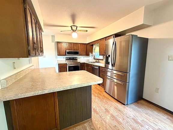 4th image of 1002 Jackson St