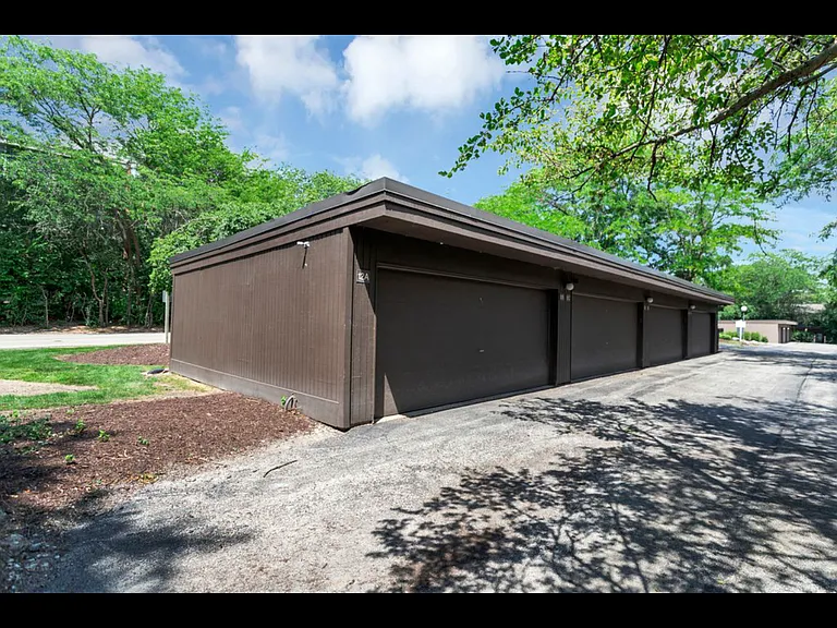 5913 Meadow Dr — Photo 6