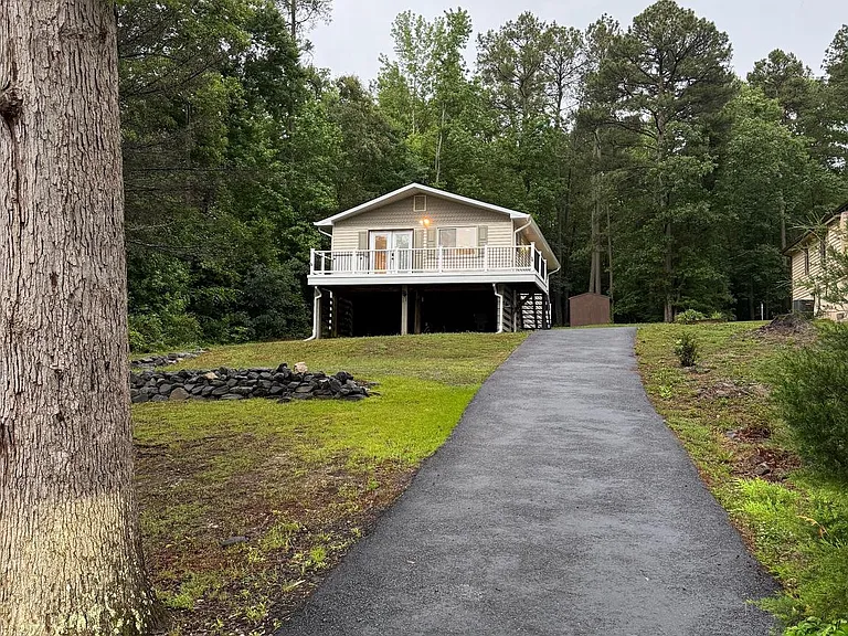 231 Lake Caroline Dr — Photo 2