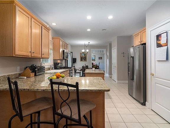 5th image of 5 Hazelton Ln