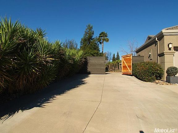3rd image of 11205 Wild Oak Dr