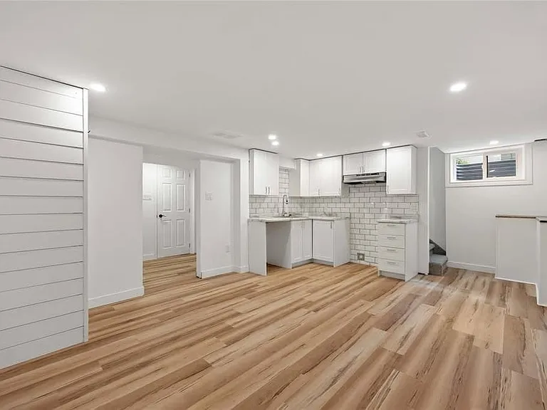 340 Trudeau Dr #LOWER — Photo 3