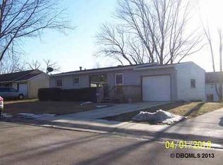 5533 Northwood Ct, Dubuque, IA 52002
