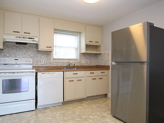 2nd image of 36 Essex St APT 6
