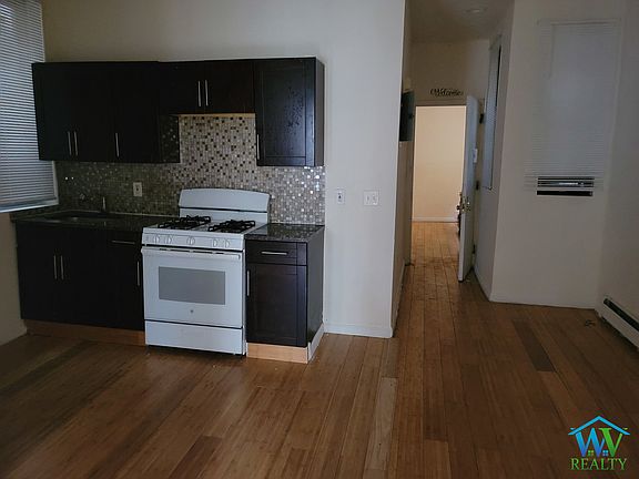 3rd image of 1117 Forest Ave APT 2R
