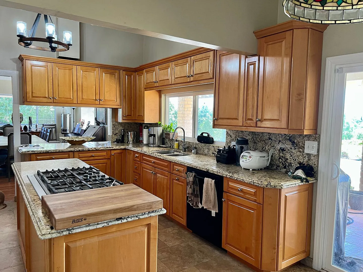 Spacious Home in a Quiet Pocket of Escondido — Photo 2