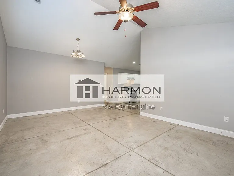 417 Meadowlark Dr — Photo 2