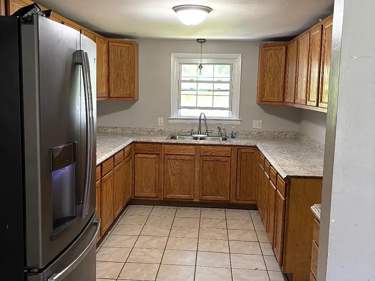 923 Seriff Rd — Photo 2