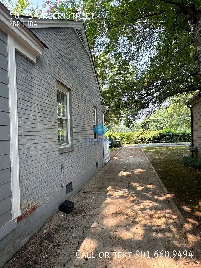 Charming East Buntyn Bungalow with Hardwood Floors & Spacious Fenced Yard — Photo 3