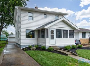 2527 Cawdor Rd, Oregon, OH 43616