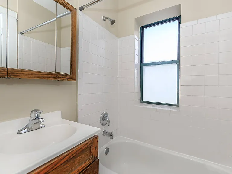 Sheridan Park Apartments — Photo 9