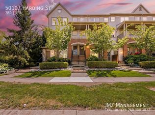 50107 Harding St, Canton, MI 48188