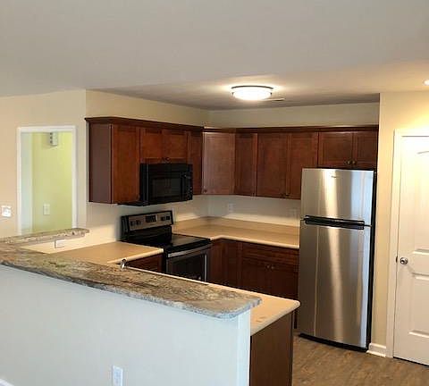 5th image of 909 Bowman Ave