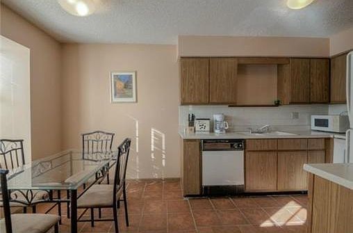 kitchen/dining combo