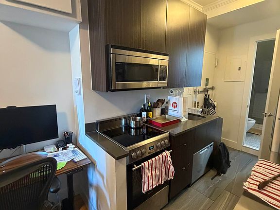 5th image of 166 Elizabeth St APT 4B