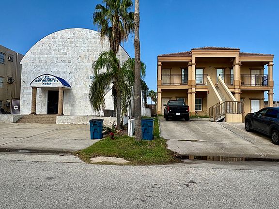 3rd image of 104 W Oleander St #A-d