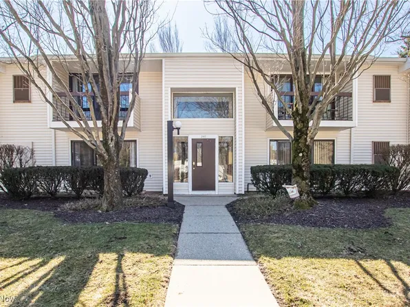 2917 N Bay Dr APT M15, Westlake, OH 44145