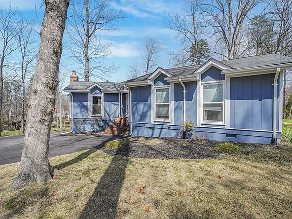 3rd image of 306 Happy Creek Rd