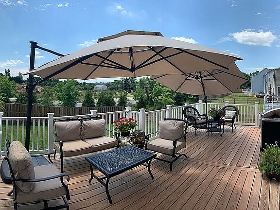 Large deck for entertaining