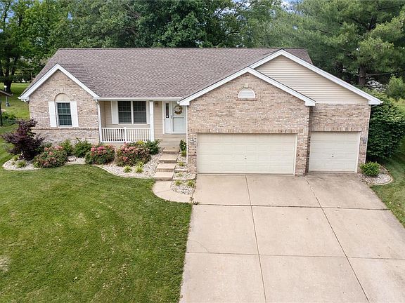 3rd image of 31 Burgundy Dr