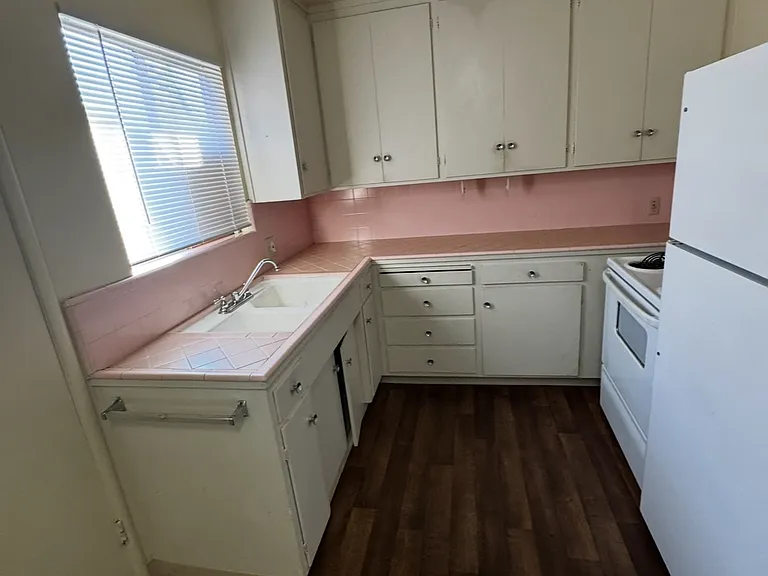 1560 Telegraph Ave — Photo 10