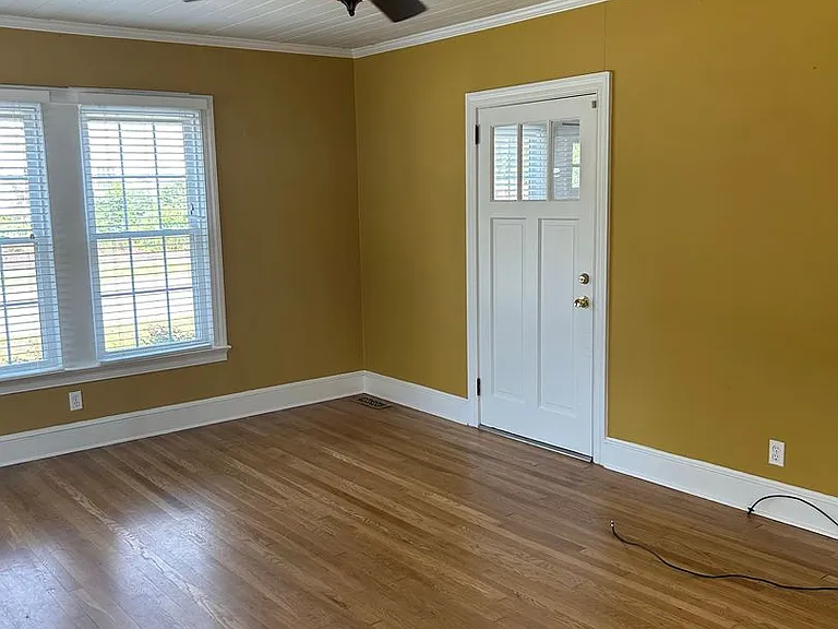 900 Laurel St — Photo 17