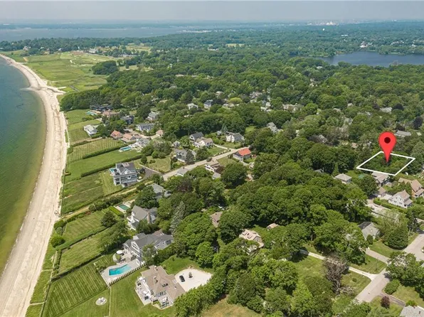 15 Governor Bradford Dr, Barrington, RI 02806