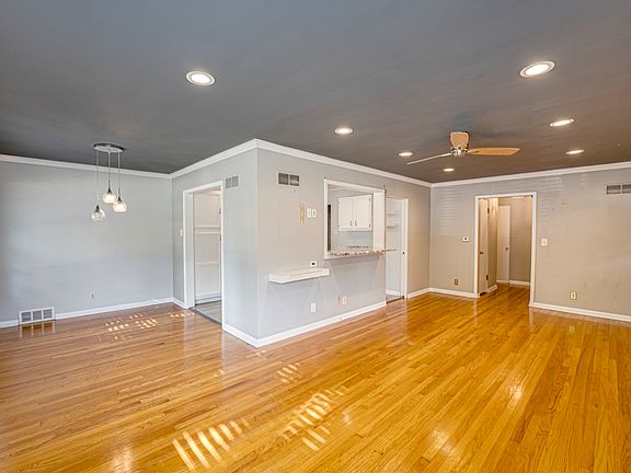 3rd image of 1132 N Main St