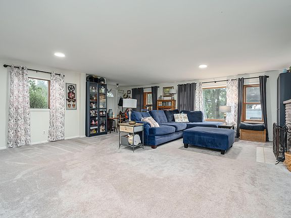 3rd image of 3025 S Park St