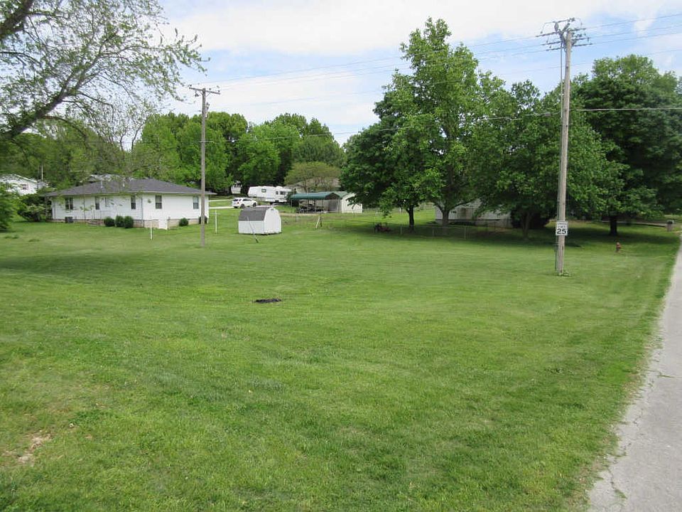 2nd image of 107 E Valley View Dr