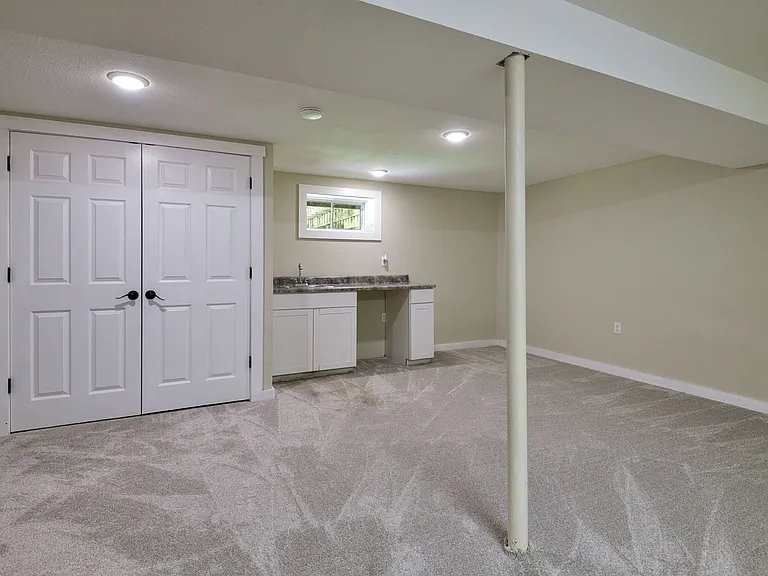 1137 W Main St — Photo 22