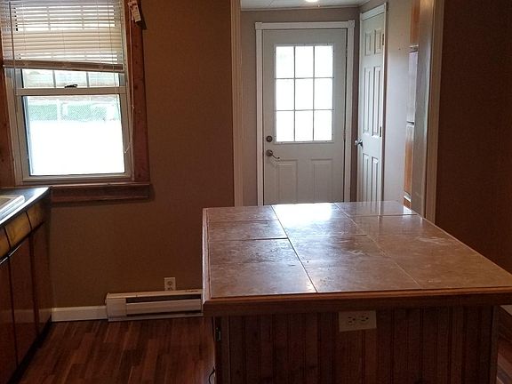 3rd image of 632 Earl Ave