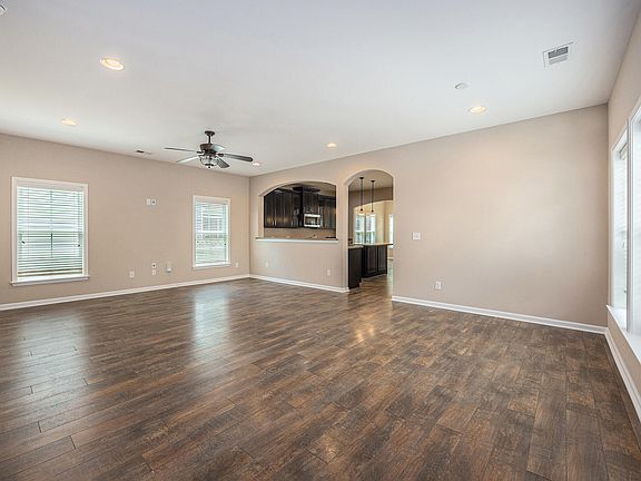 5th image of 1613 Sparkleberry Ln