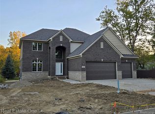 3465 Woodcrest Rd, Rochester Hills, MI 48309