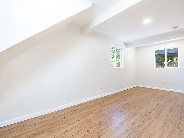 225 Bentz Ave — Photo 22