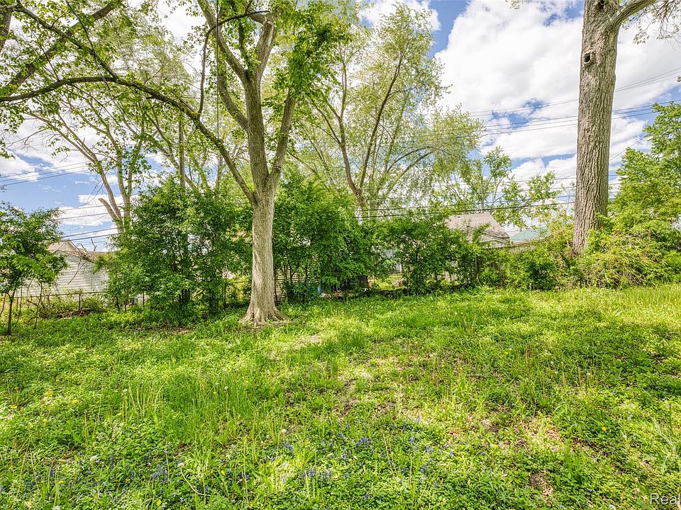 23075 Vance Ave, photo 21
