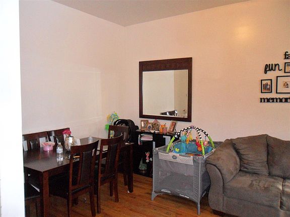 2nd image of 156A Lexington Ave