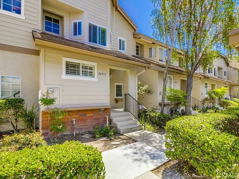 24351 Marquis Ct #302 — Photo 2