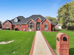520 Meadow Ln, Winnie, TX 77665