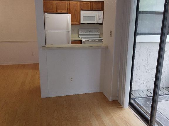 5th image of 2923 Antique Oaks Cir APT 38