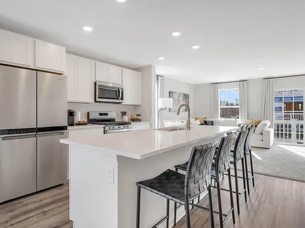 513 E 120th Pl, Crown Point, IN 46307