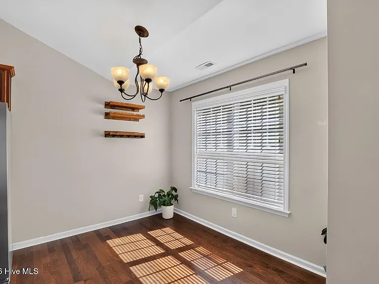 3208 Austin Ave — Photo 9