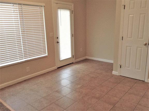 5th image of 1215 Sunset Dr