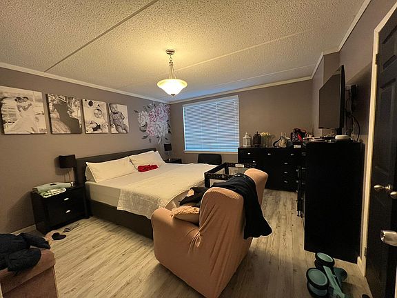 3rd image of 646 Underhill Ave Floor 1