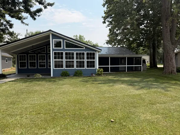3 Oakwood Ln, Saint Marys, OH 45885