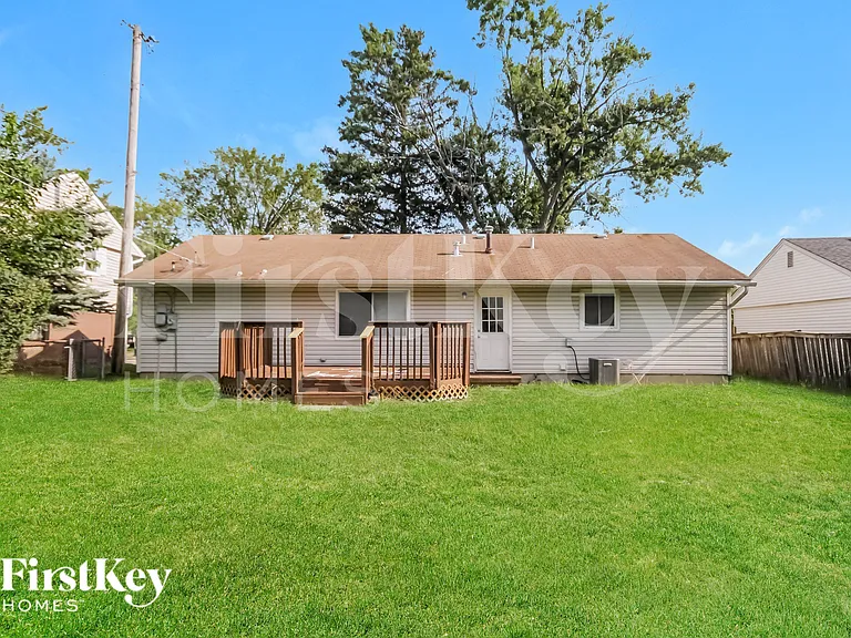 703 E Streamwood Blvd — Photo 14