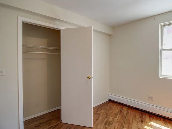4th image of 139 Cambridge Pl APT 2