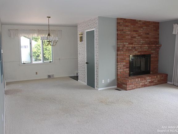 4th image of 832 S Union St